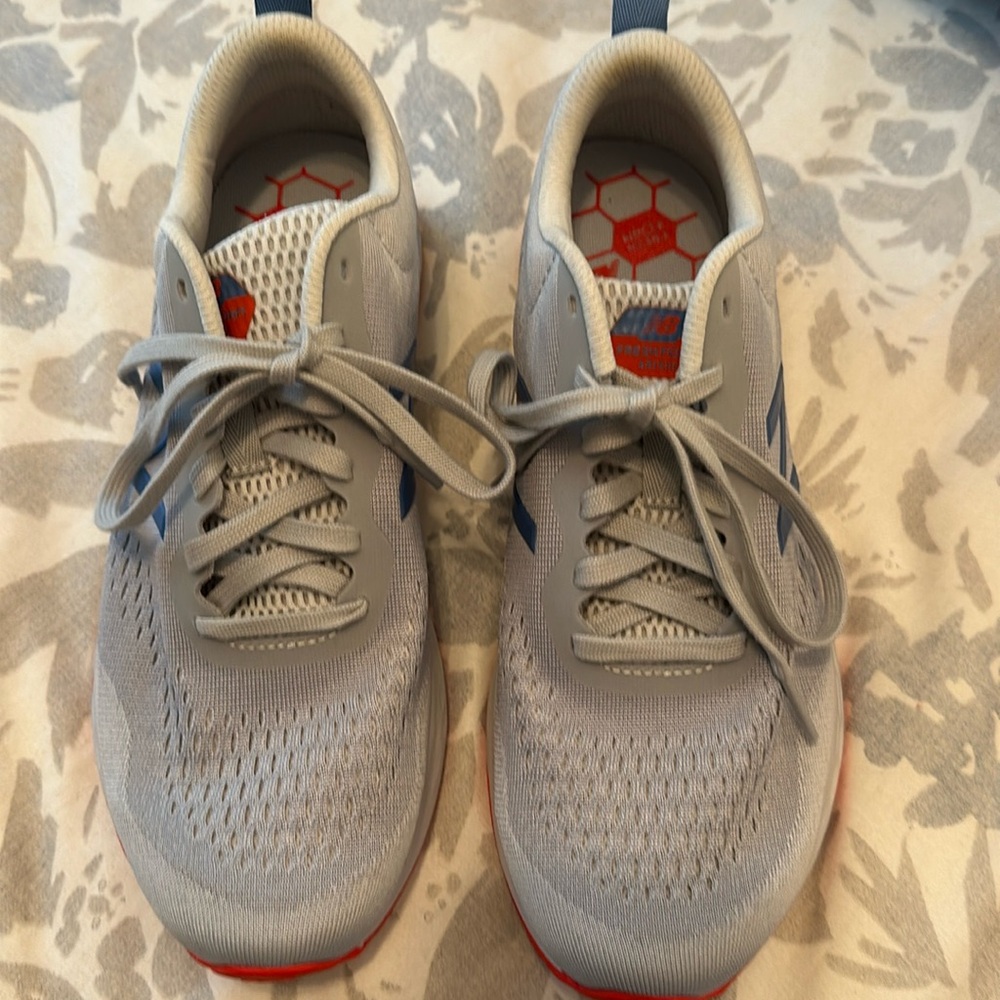 Like new new balance sneakers